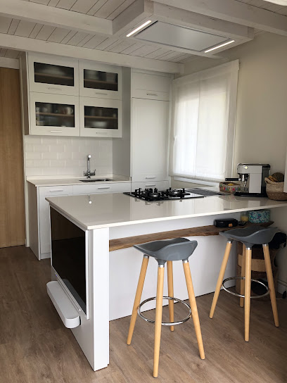 Dirección, horario, teléfono y opiniones de Cocinas.Com Ibiza en Ibiza