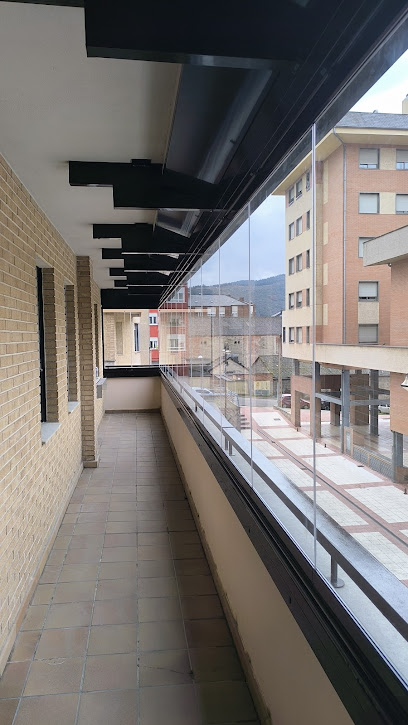 Dirección, horario, teléfono y opiniones de Ng Ventanas en Ponferrada