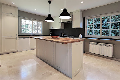 Dirección, horario, teléfono y opiniones de Schmidt Nuevos Ministerios Madrid en Madrid