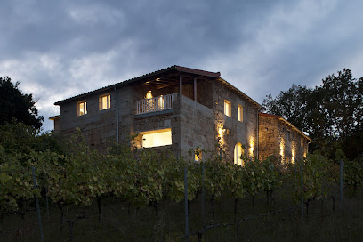 Dirección, horario, teléfono y opiniones de Doos Studio en Ourense